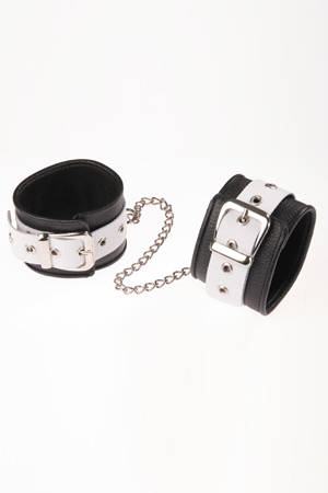 Оковы  черно-белые